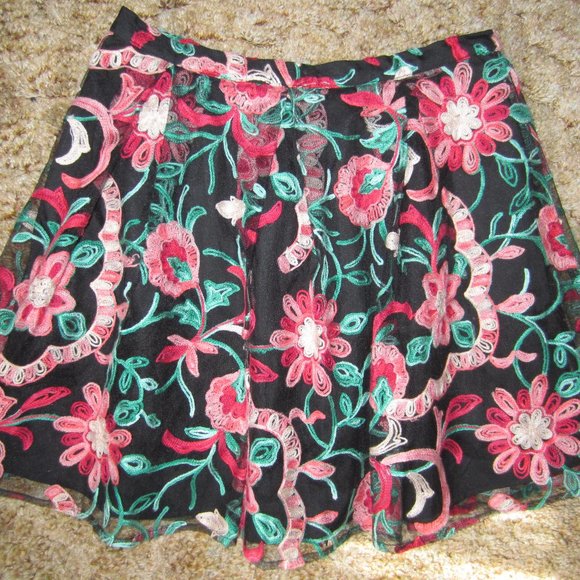 Forever 21 Embroidered Short Skirt - Picture 6 of 6